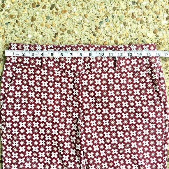 NWOT LOFT Julie Skinny Red Floral Retro Pants Size 4 - Picture 7 of 10